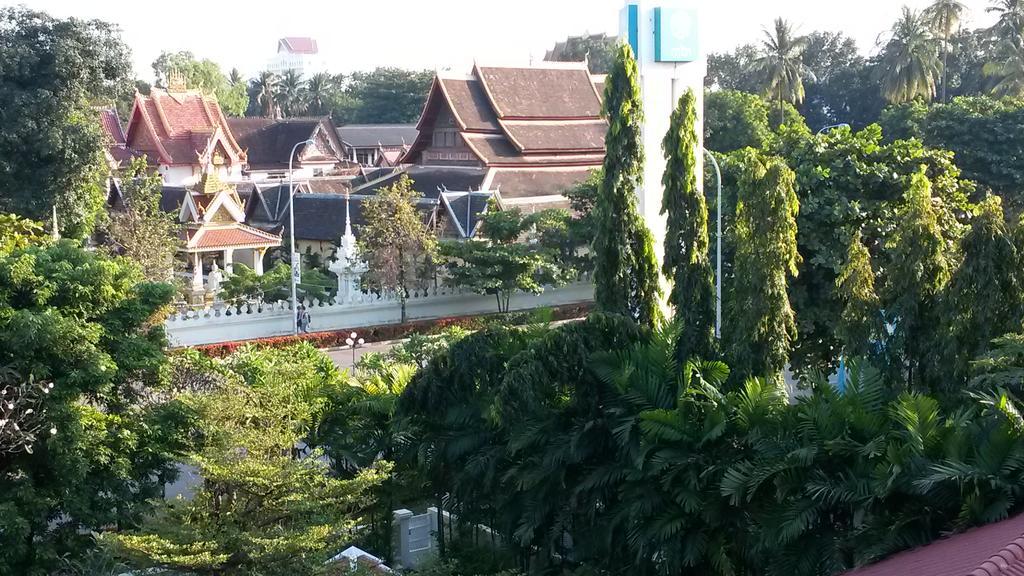 Av Hotel Vientiane Extérieur photo