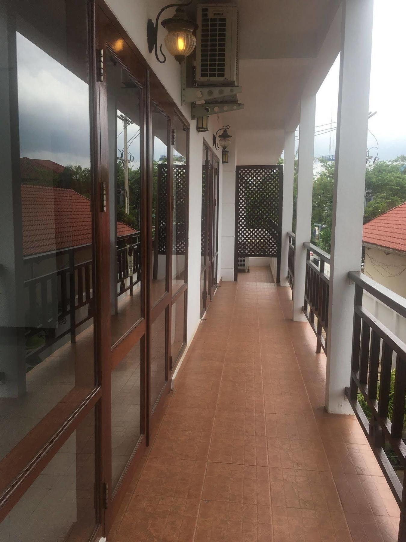 Av Hotel Vientiane Extérieur photo
